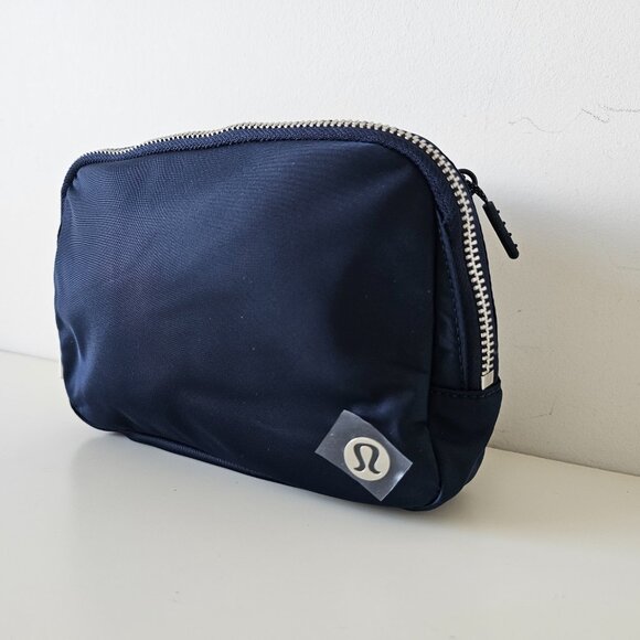 NWT LULULEMON Everywhere Belt Bag Metal Hardware 1L TRNV/SLVR Blue Silver - Picture 4 of 13